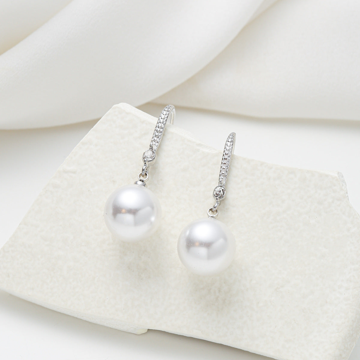 Minimalist Teardrop-Shaped Pearl and Zirconia Inlay Stud Earrings in Copper with Elegant Sophisticated Design