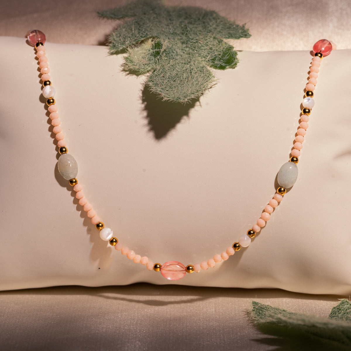 Collar minimalista de capas de acero inoxidable con abalorios y detalles de piedra natural para mujer