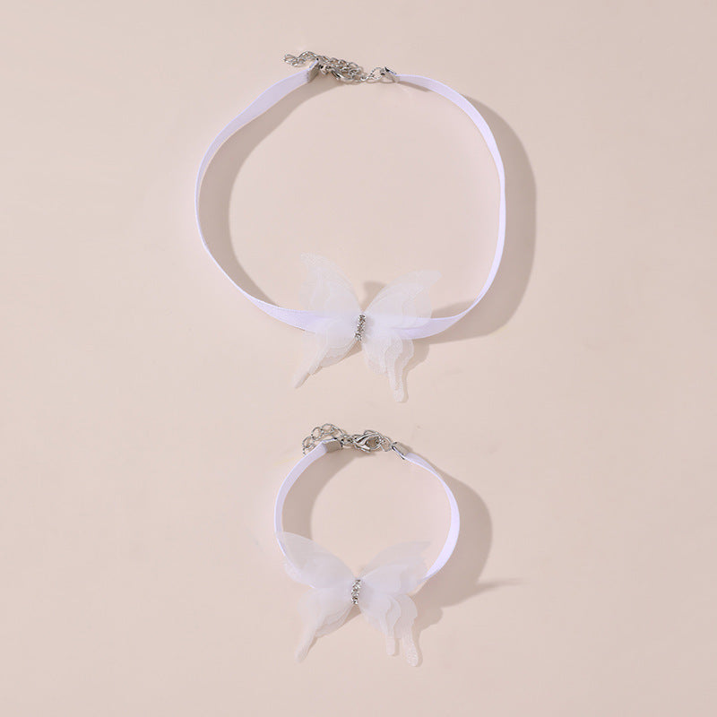 Collana Minimalista con Ciondolo a Farfalla per Bambine, Fascino a Farfalla e Fiocco in Resina su Catena di Perline con Finitura Smaltata, Lunghezza Regolabile