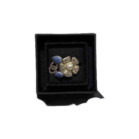 Elegante Anello da Donna in Ottone Placcato Oro con Fiore e Lettera C e Strass di Lusso