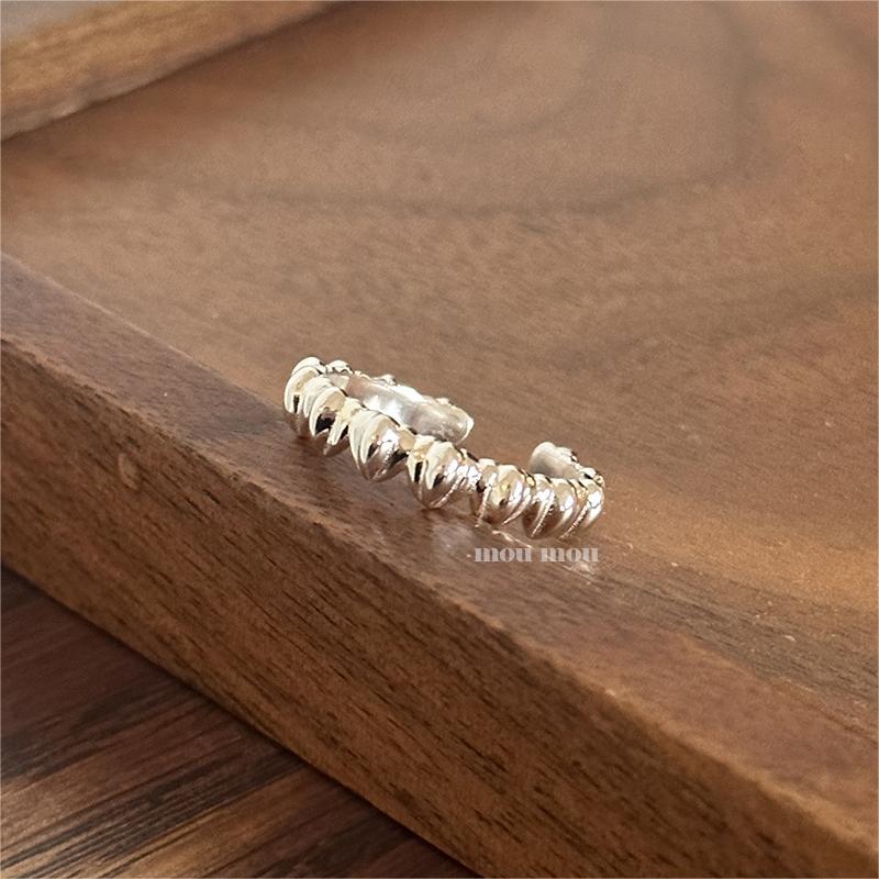 Anillo de plata de ley 925 minimalista en forma de corazón con acento cuadrado biselado para mujer