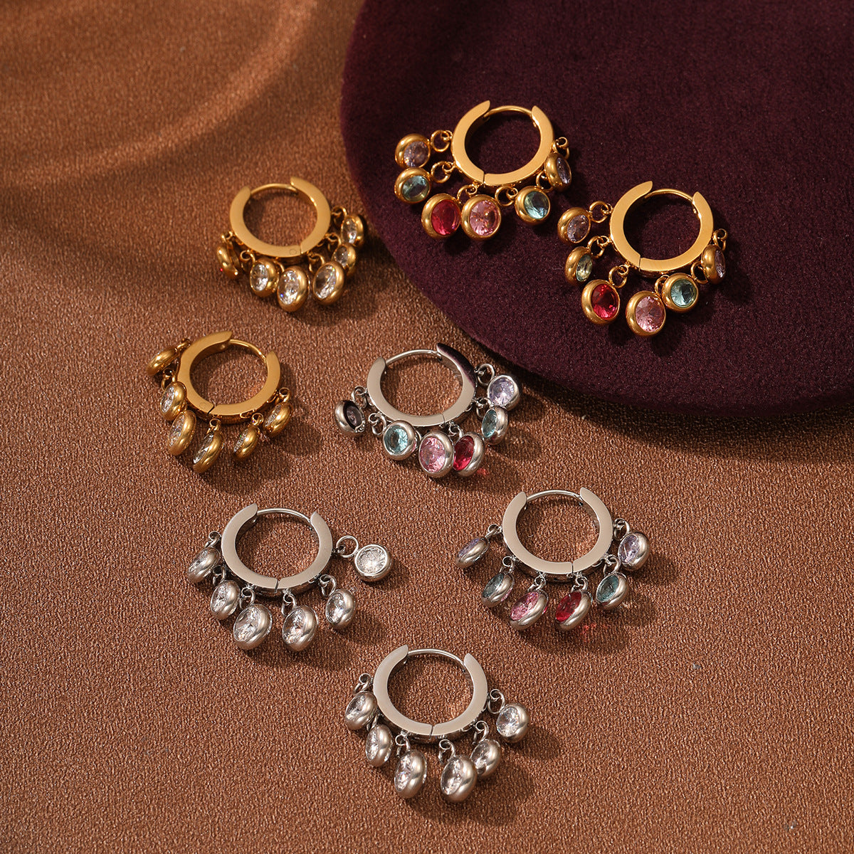 Orecchini da donna alla moda e minimalisti in acciaio inossidabile a forma geometrica rotonda con placcatura in oro sottovuoto 18K e intarsio di strass