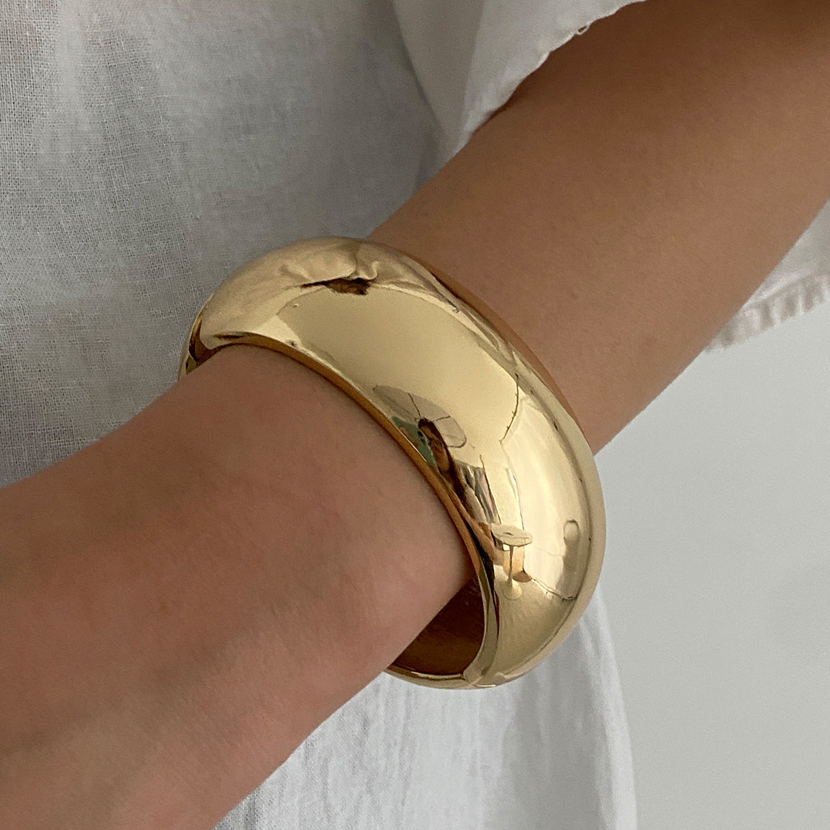 Pulsera de esclava abierta con forma de anillo geométrico minimalista para mujer, de aleación con acabado chapado