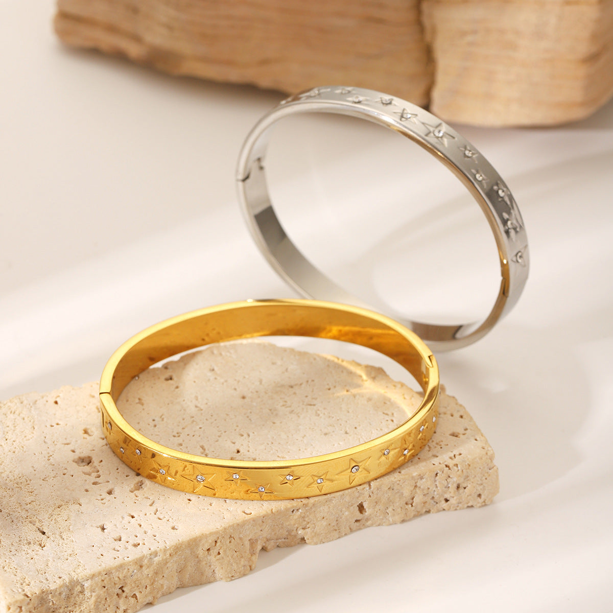 Bracciale da donna in acciaio inossidabile a forma di stella, minimalista, con strass intarsiati e finitura placcata