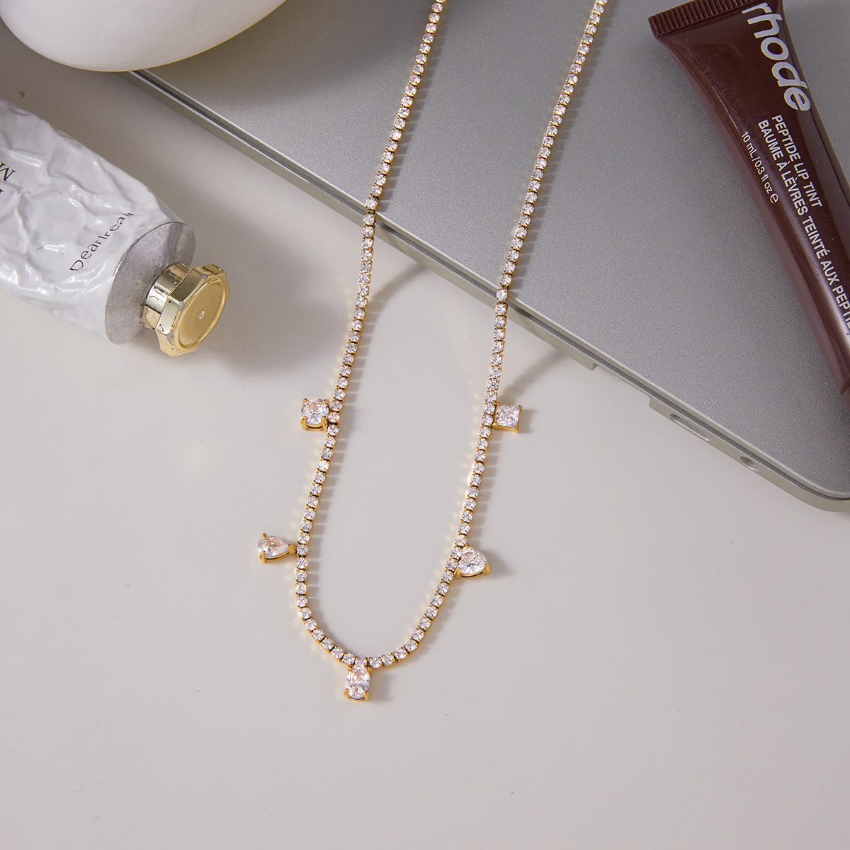 Collana Minimalista Geometrica in Acciaio Titanio con Placcatura in Oro PVD Sottovuoto per Donna, Catena Clavicola in Acciaio Inossidabile
