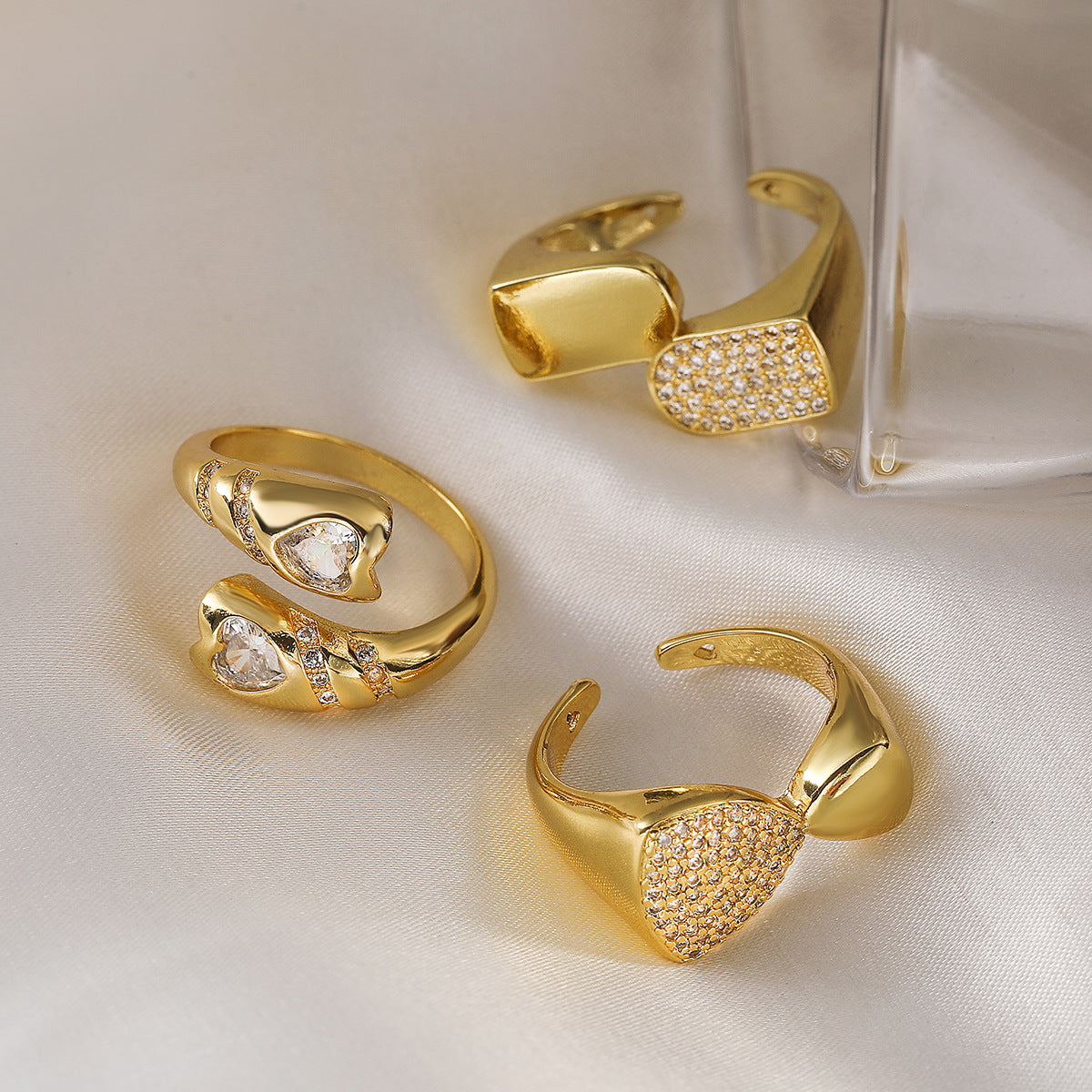 Fashionable Irregular Geometric Copper Ring with 18K Gold Plating and Zircon Inlay for Women