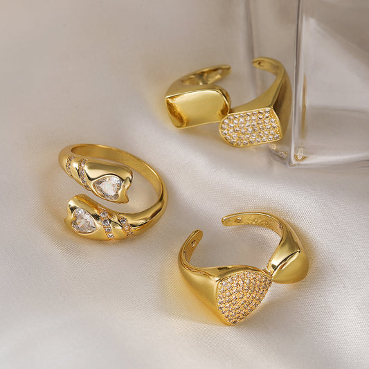 Anello da donna alla moda in rame con forma geometrica irregolare, placcato in oro 18 carati e intarsi in zircone