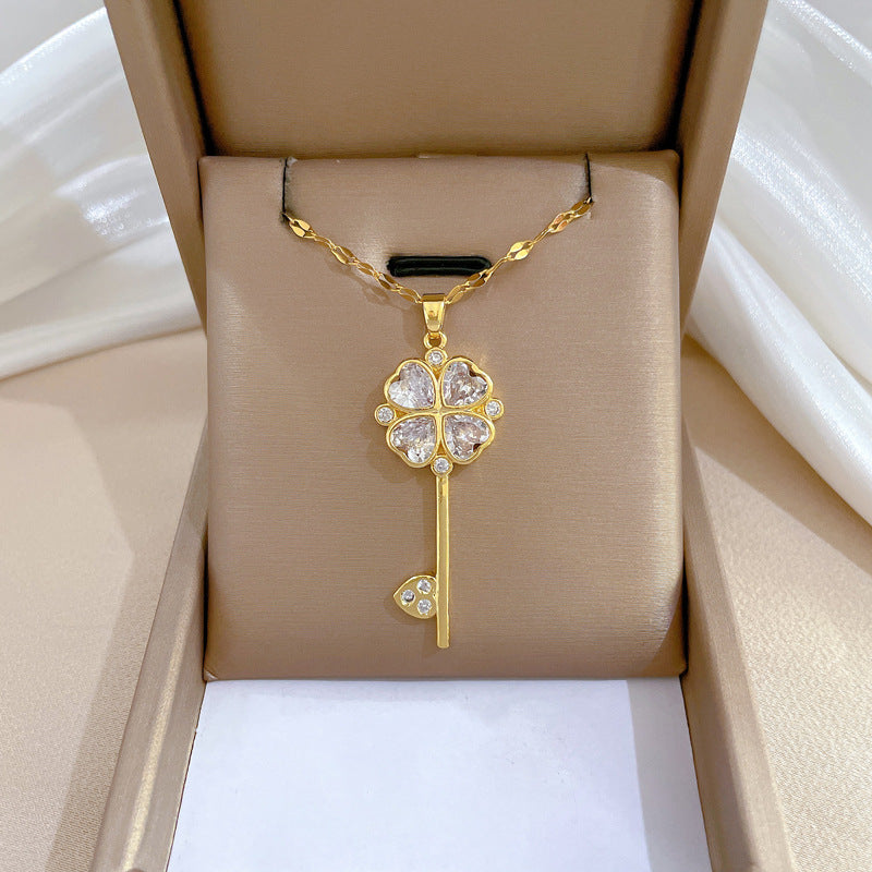 Collar con Colgante de Llave Floral Minimalista para Mujer y Hombre con Cadena de Acero de Titanio y Detalles de Diamantes de Imitación