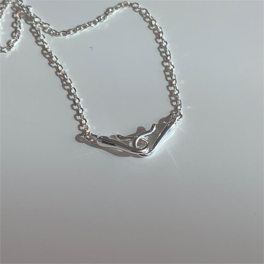 Collar con colgante geométrico minimalista de plata de ley 925 con delicado cierre de gancho