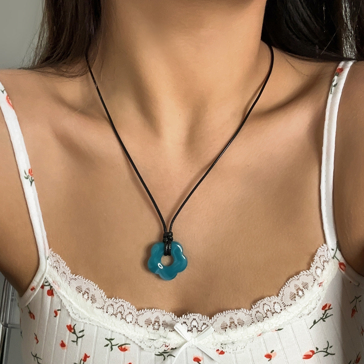 Minimalist Floral Acrylic Pendant Necklace for Women