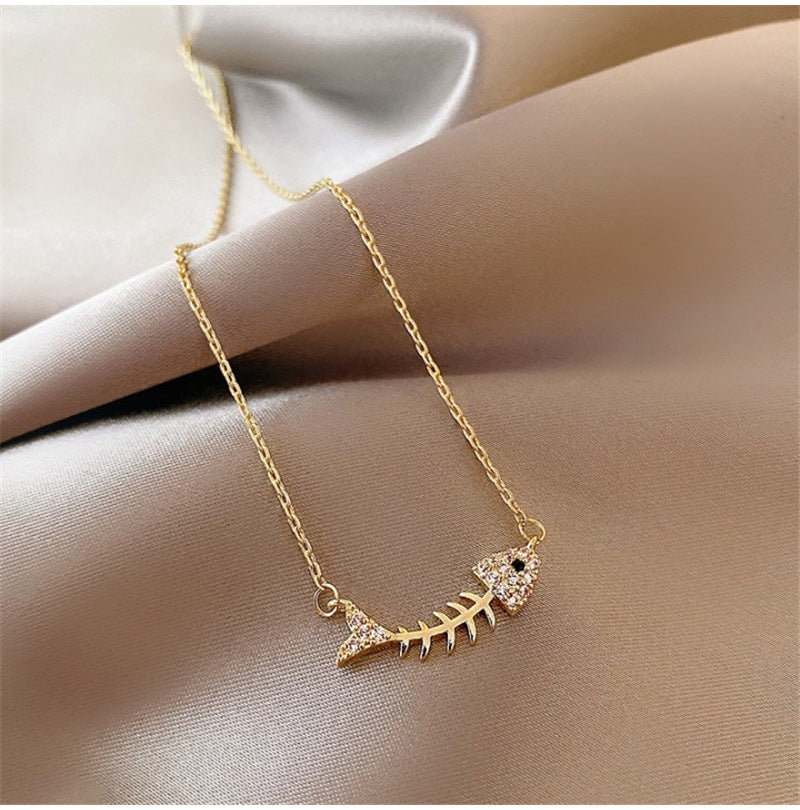 Collar con colgante original de hexagrama, cacahuete y espina de pescado para mujer, de acero titanio con baño de oro y engaste micropavé.