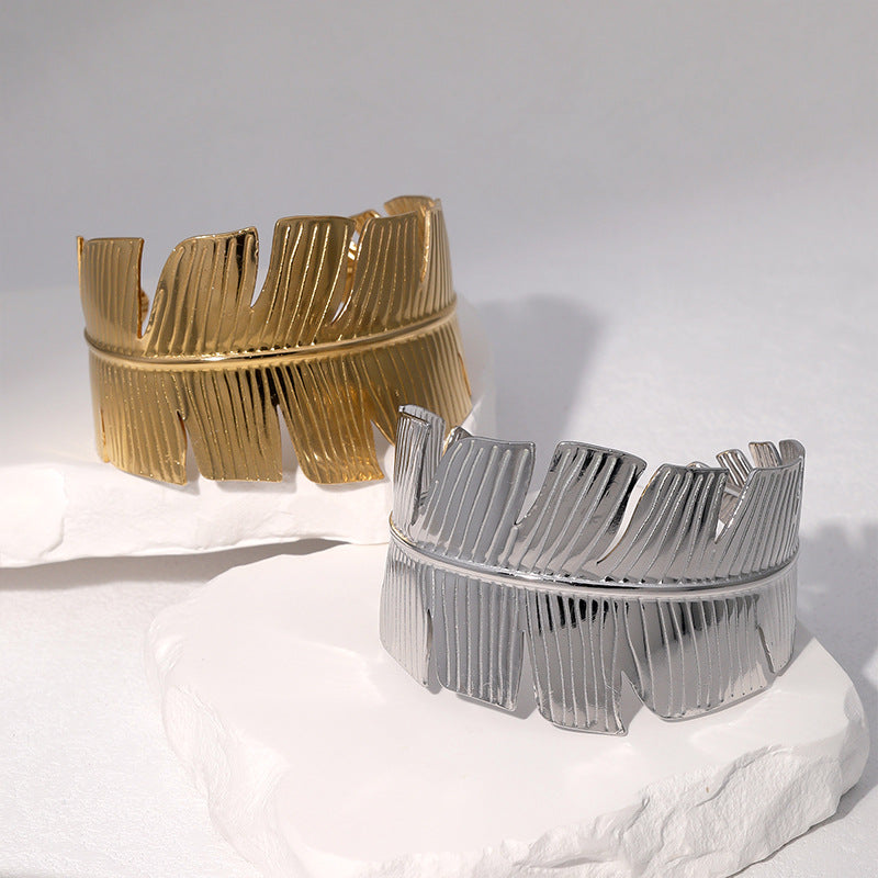 Bracciale rigido a fascia larga a forma di foglia in acciaio inossidabile placcato oro 18 carati, stile minimalista