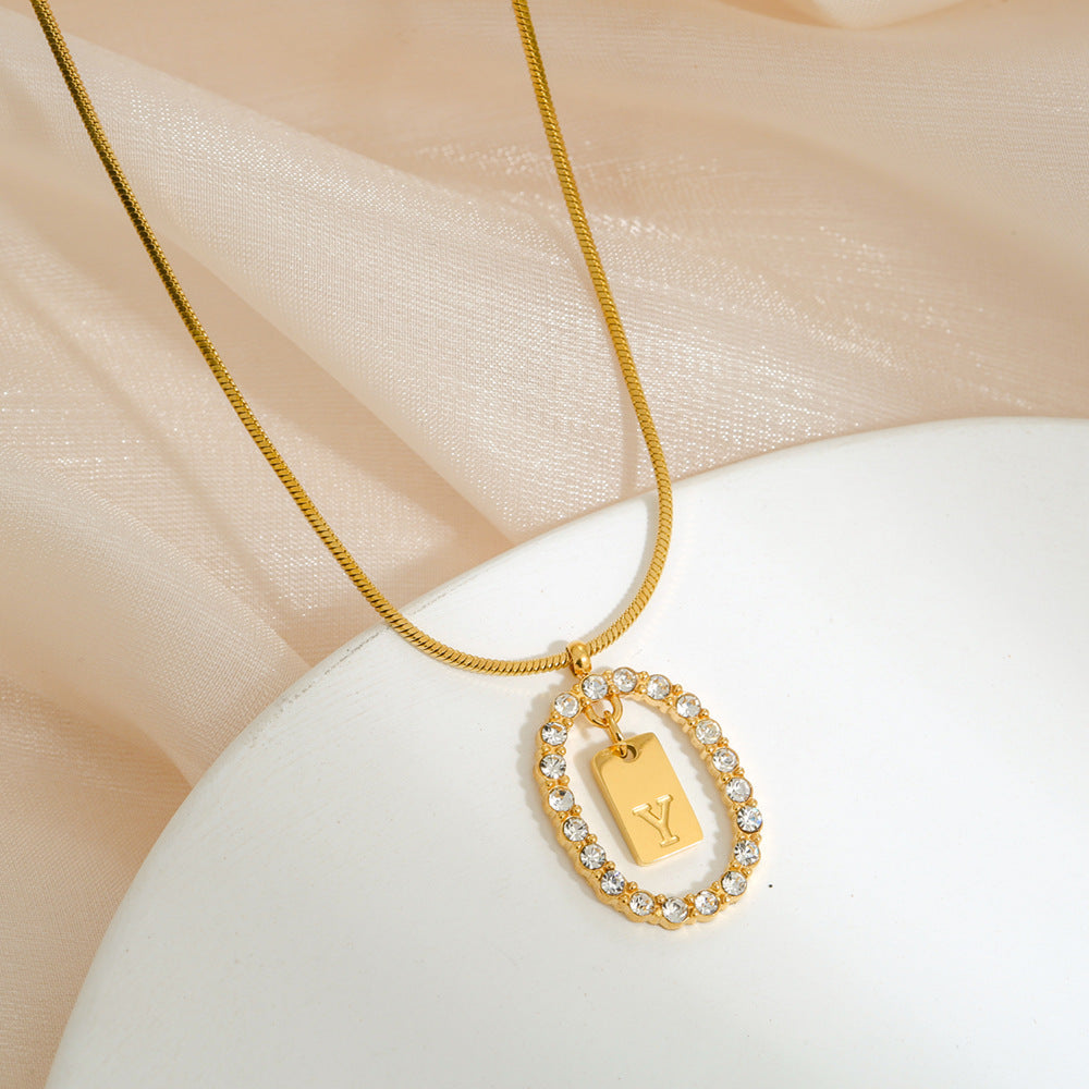 Collana da donna con ciondolo a lettera in acciaio inossidabile, minimalista, con strass, su catena snake