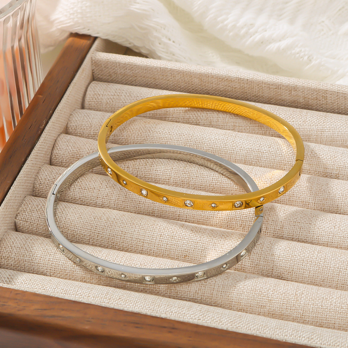 Minimalist Octagram Stainless Steel Bracelet with Micro-Pavé Star Detail and Plated Finish