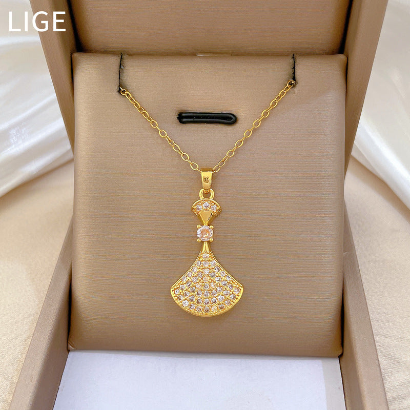Collar con colgante minimalista de hoja de ginkgo en acero inoxidable con incrustaciones de diamantes de imitación para mujeres y hombres