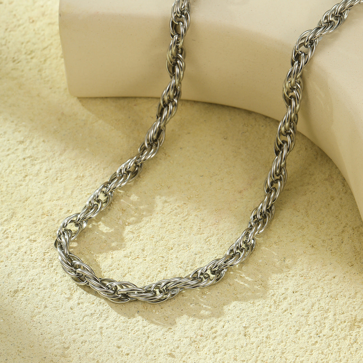 Collar de clavícula de acero inoxidable con diseño de torsión de moda para mujer con acabado chapado