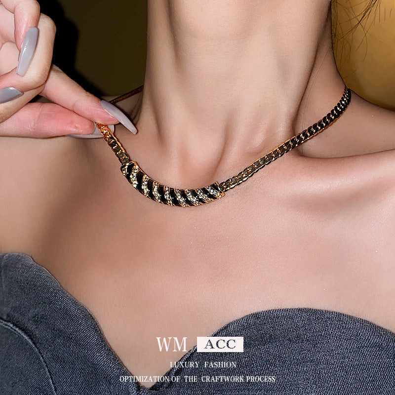 Vintage Geometric Arc Pendant Necklace in Alloy with Gold Plating and Rhinestone Inlay for Women