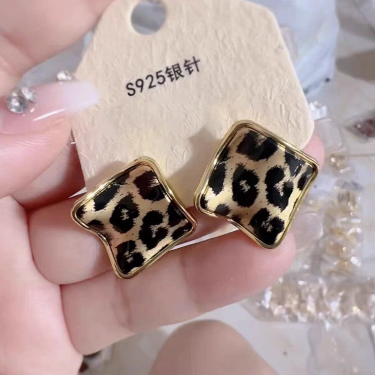 Pendientes de Flores Geométricas con Incrustaciones de Diamantes de Imitación en Cobre Bañado y Postes de Acero Inoxidable para Mujer, Joyería de Oreja de Lujo Minimalista y de Moda para el Día a Día