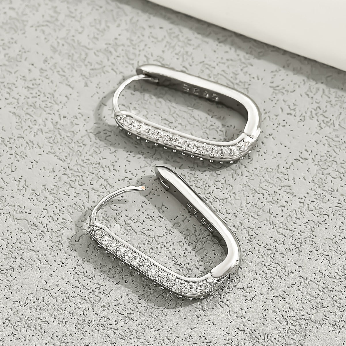 Pendientes de mujer minimalistas, de moda y adecuados para la oficina, geométricos y calados, con base de cobre e incrustaciones de circonita