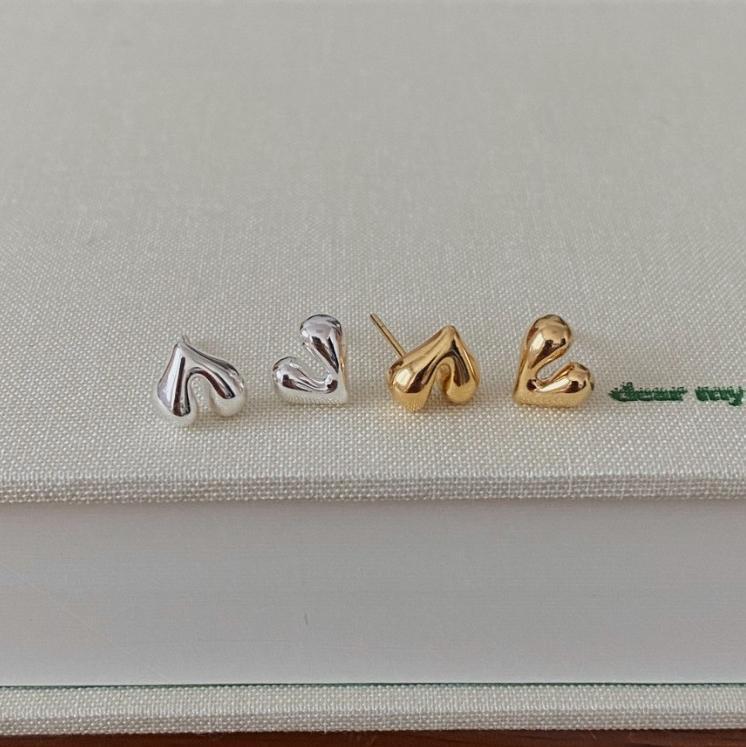 Orecchini a perno da donna a forma di cuore minimalista in argento sterling 925 con finitura artigianale