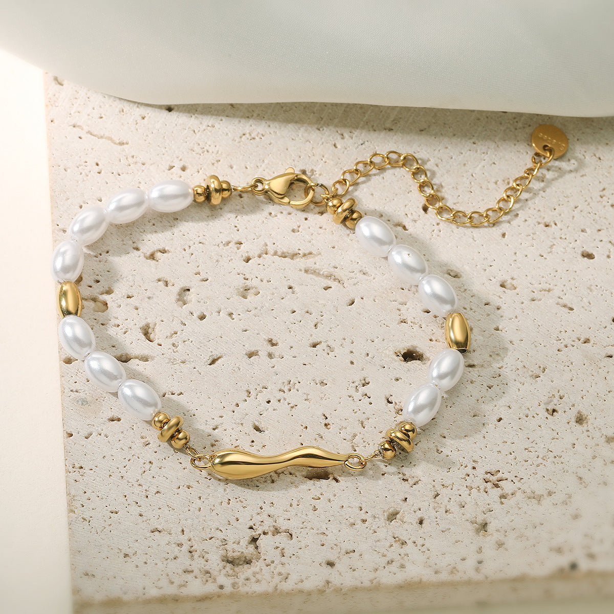 Minimalist Elegant 18K Gold Plated Stainless Steel Geometric Pearl Bracelet for Women