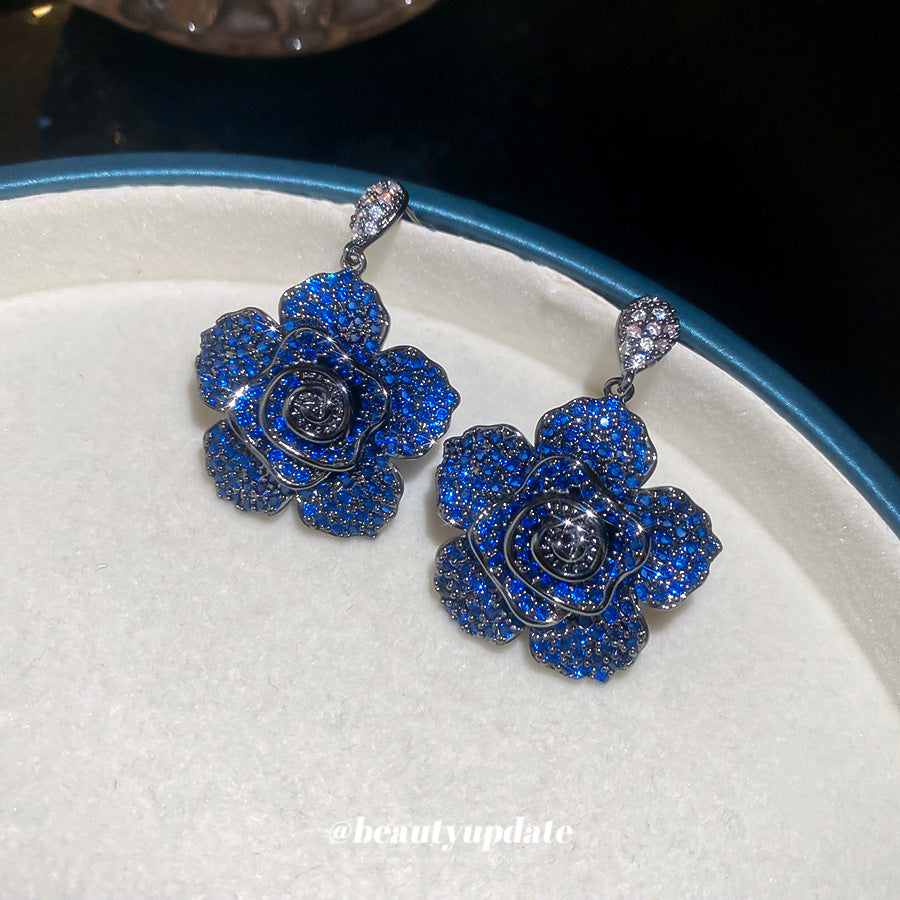 Orecchini da donna di lusso in rame placcato, a forma di fiore, con zirconi intarsiati e perni in argento sterling 925