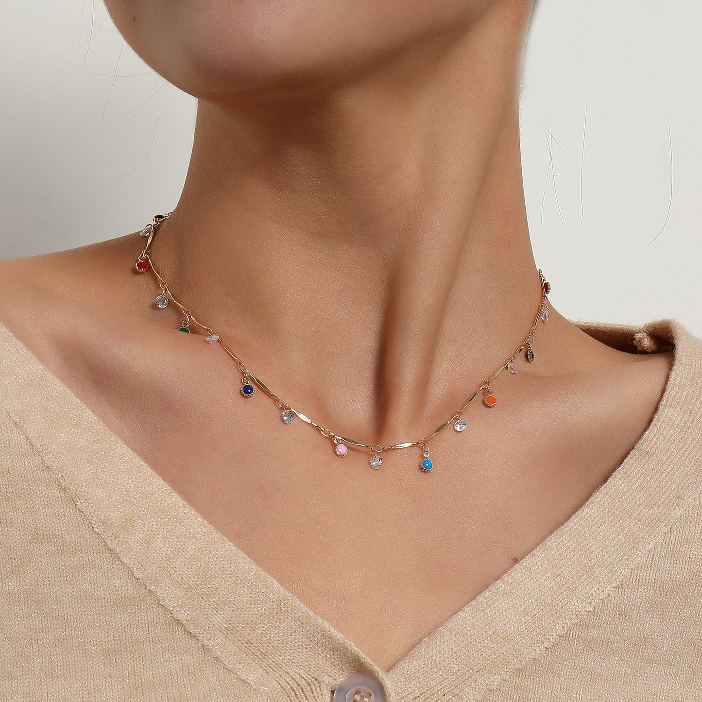 Elegant Short Rhinestone Flower Pendant Necklace for Women Alloy Plated Straight Tube Handmade Chain