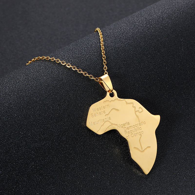 Collana con Pendente Etnico Geometrico in Acciaio al Titanio con Finitura Placcata e Catena Cubana