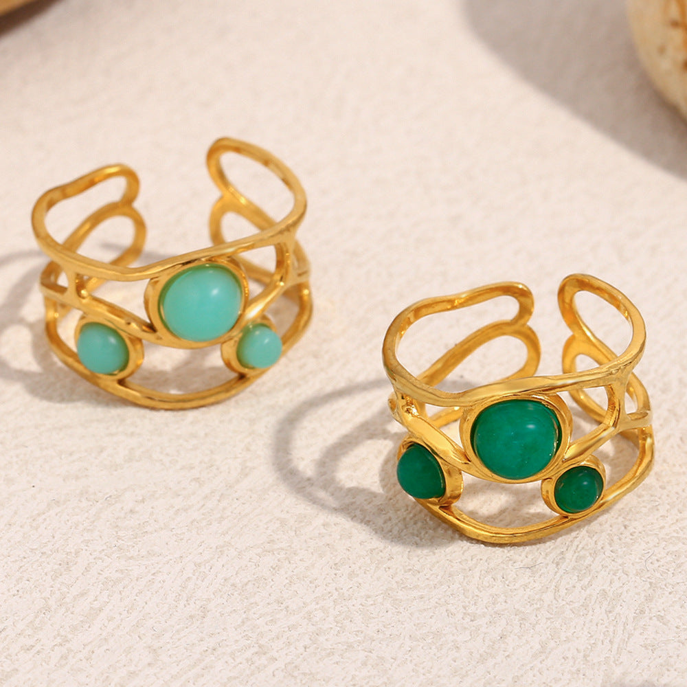 Anello Vintage Francese in Acciaio Inossidabile con Design Geometrico, Placcatura in Oro 18K e Accento Smeraldo per Donna