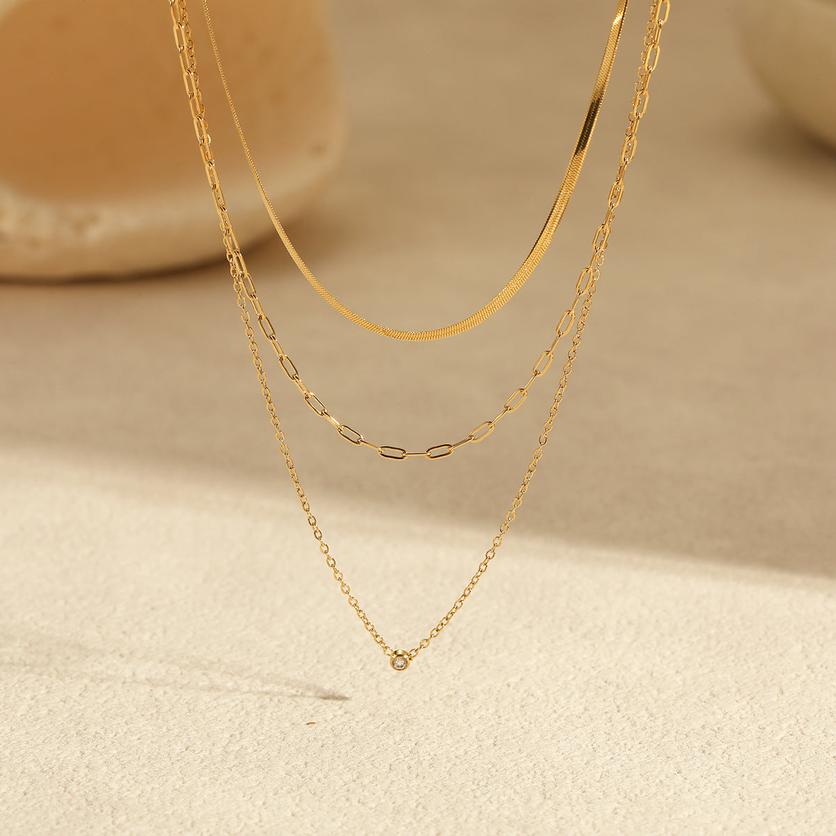 Collar minimalista de acero titanio geométrico con incrustaciones de circonita para mujer, cadena chapada a la clavícula