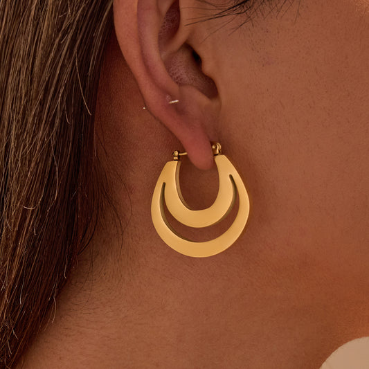 Minimalist Geometric Stainless Steel Earrings with 18K Gold Plating for Women — Fashionable Office-Ready Elegant Hoop and Circle Design