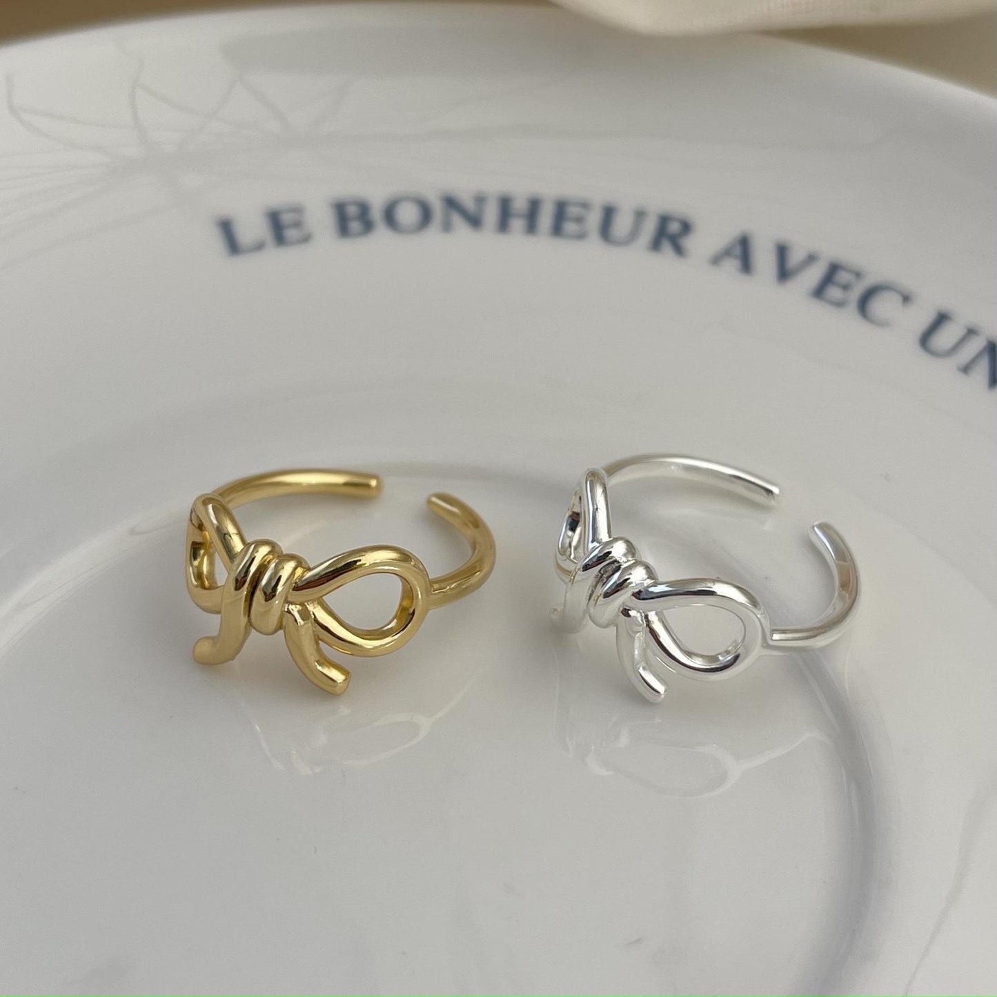 Sweet Minimalist 925 Sterling Silver Heart Plated Ring with Geometric Details for Women