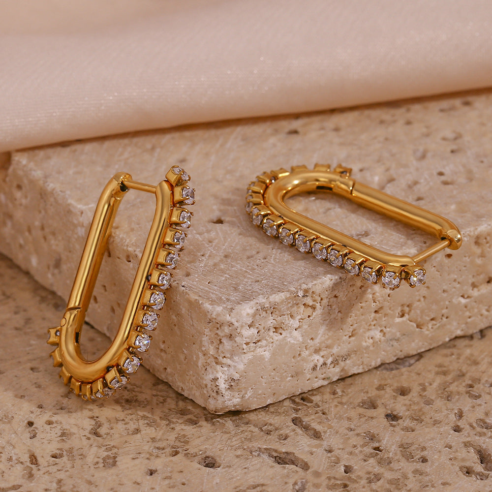 Pendientes de acero inoxidable en forma de U, de estilo oficina, a la moda, con chapado en oro de 18 quilates y detalle de borde de circonitas.