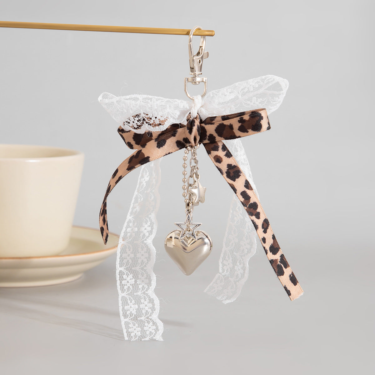 Sweet Minimalist Alloy Heart Teardrop Charm Bar with Bowknot for Bags