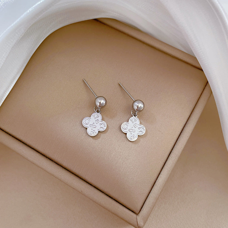 Pendientes de acero de titanio geométricos minimalistas con trébol de la suerte para mujer