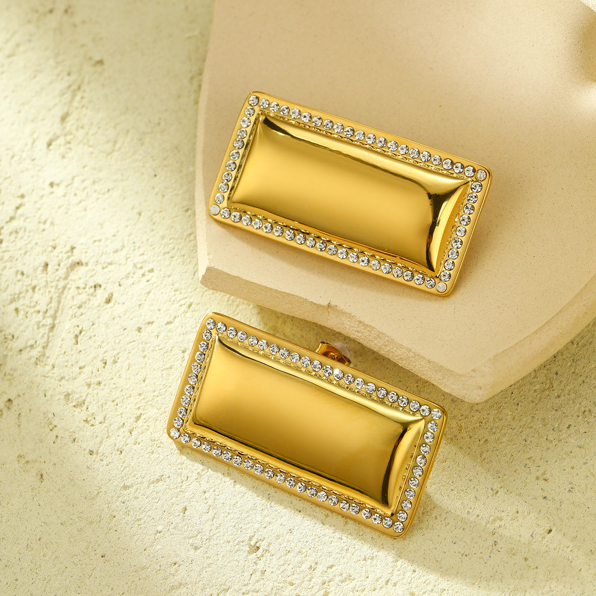 Pendientes de Acero Inoxidable Minimalistas Geométricos de Lujo con Baño de Oro de 18K e Incrustaciones de Pedrería Blanca, Diseño Rectangular de Acero de Titanio para Mujer
