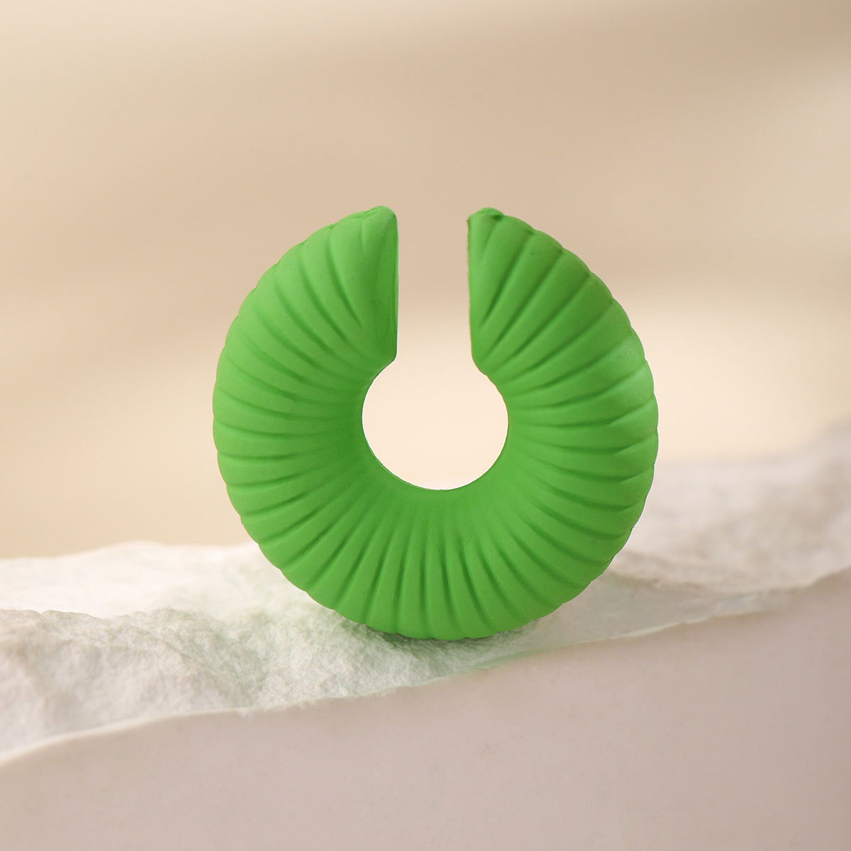 Minimalist Striped Geometric Round Resin Plated Ear Cuff for Women