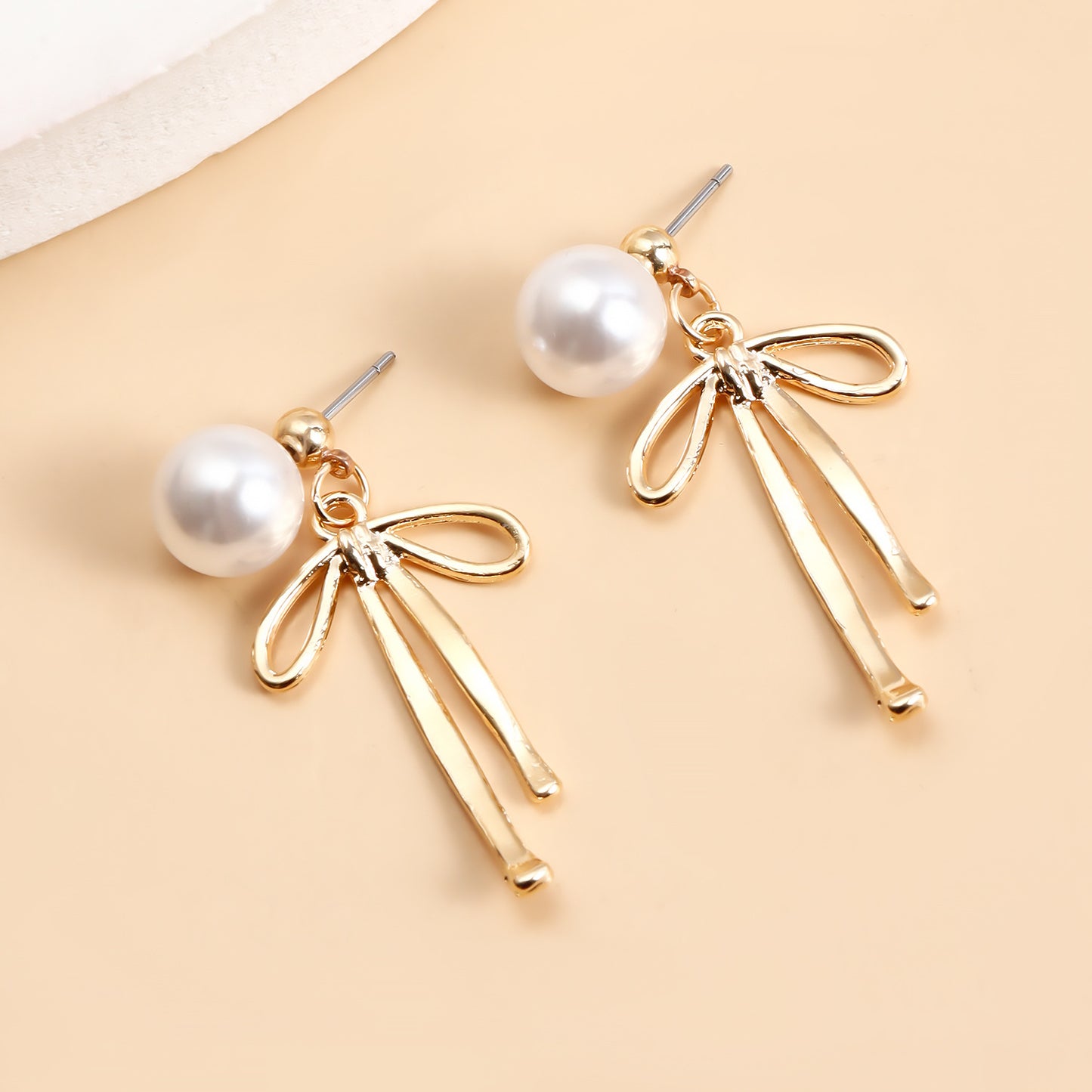 Vintage French Style Bow-Shaped Alloy Stud Earrings with Plated Finish for Women