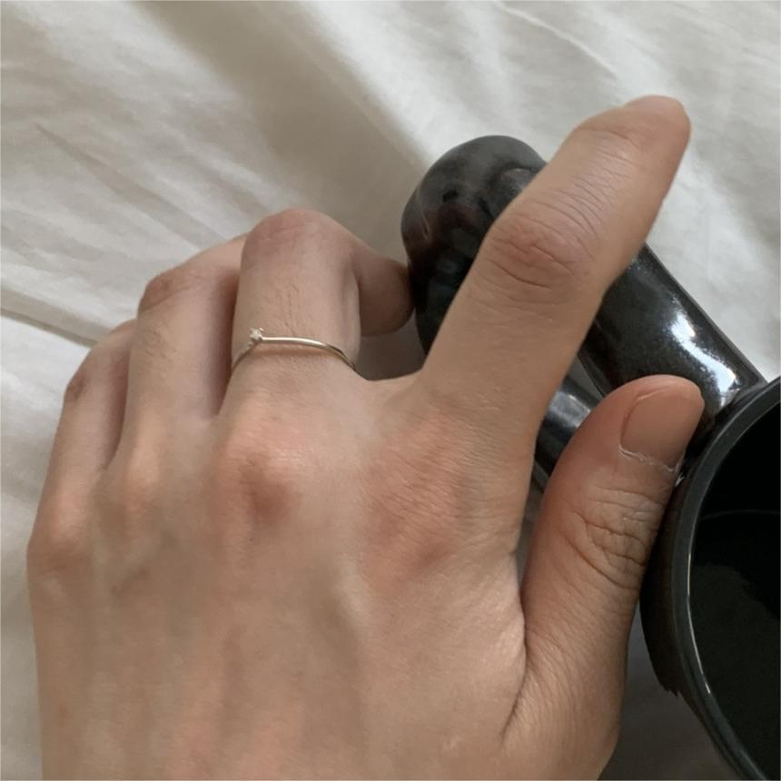 Anello Minimalista a Cuore in Argento Sterling 925 con Zirconia Cubica Quadrata Smussata e Finitura Placcata