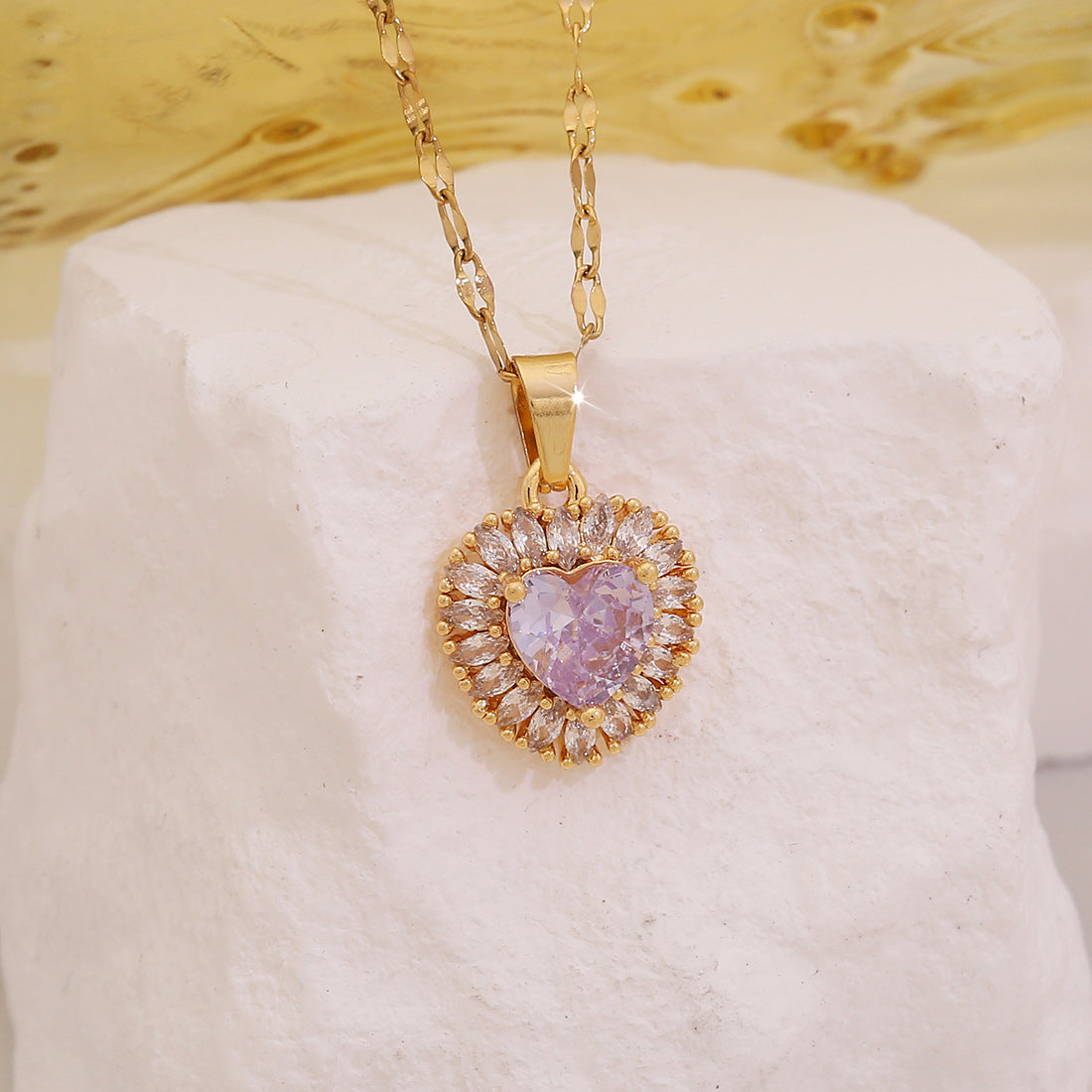 Fashionable Heart-Shaped Zirconia Pendant Necklace in Stainless Steel for Women with Elegant Clavicle Design