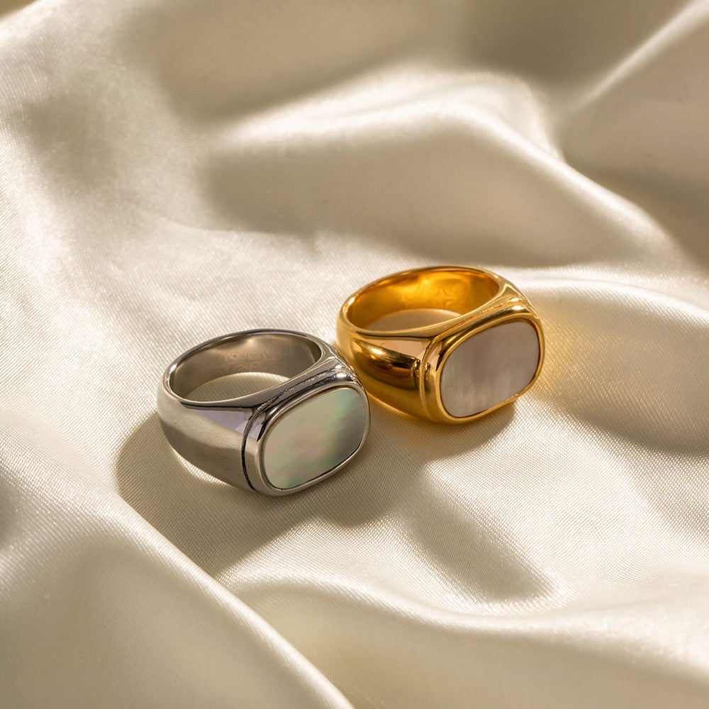 Anello da Matrimonio Rettangolare Minimalista Bianco in Acciaio Inossidabile con Placcatura Sottovuoto in Oro 18K da Donna