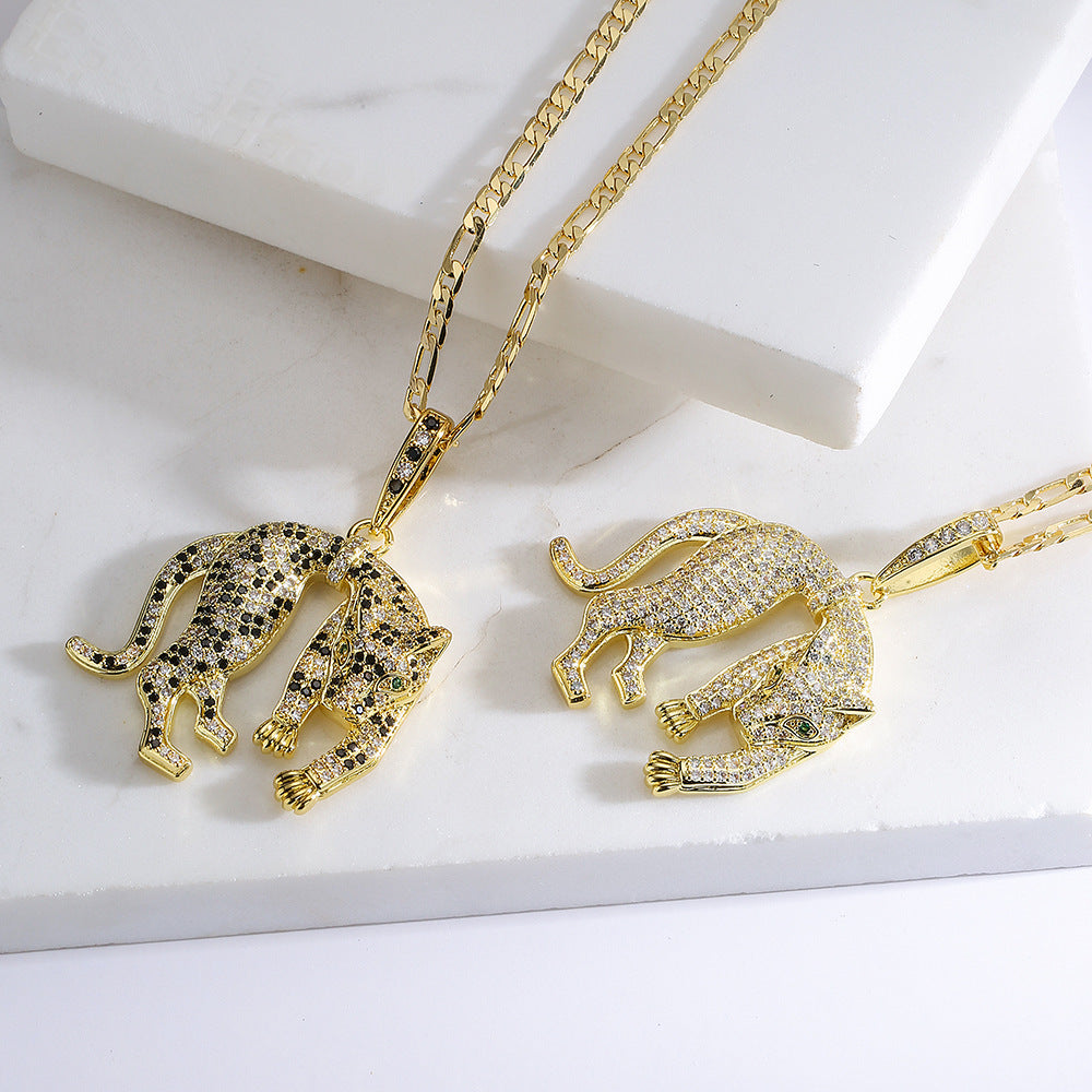 Collana con Pendente a Leopardo in Stile Punk in Rame con Placcatura in Oro Vero e Intarsio di Zirconi per Donne