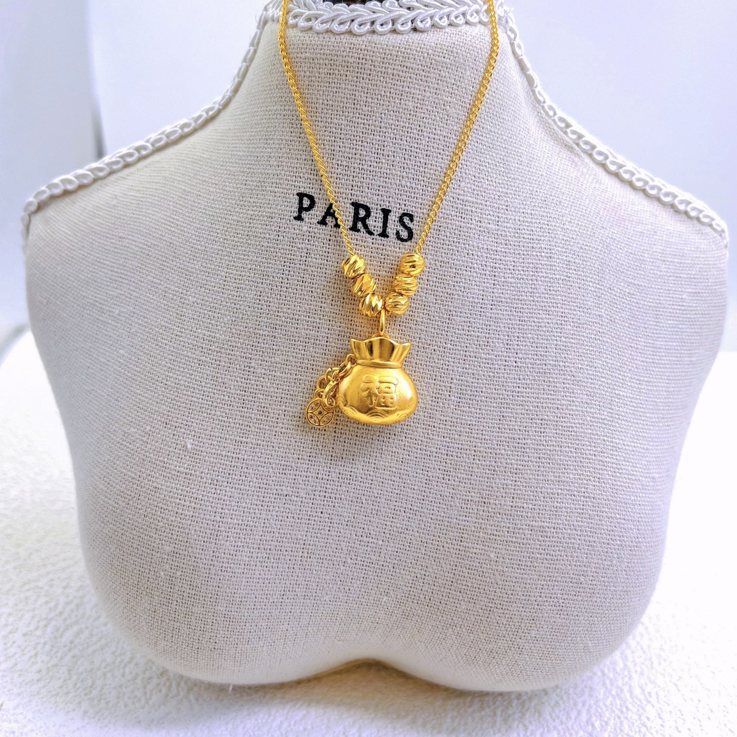 Collana Geometrica Minimalista a Forma di Borsa per Soldi in Acciaio al Titanio con Ciondolo in Rame Placcato Oro, Accessorio Moda Elegante e Versatile
