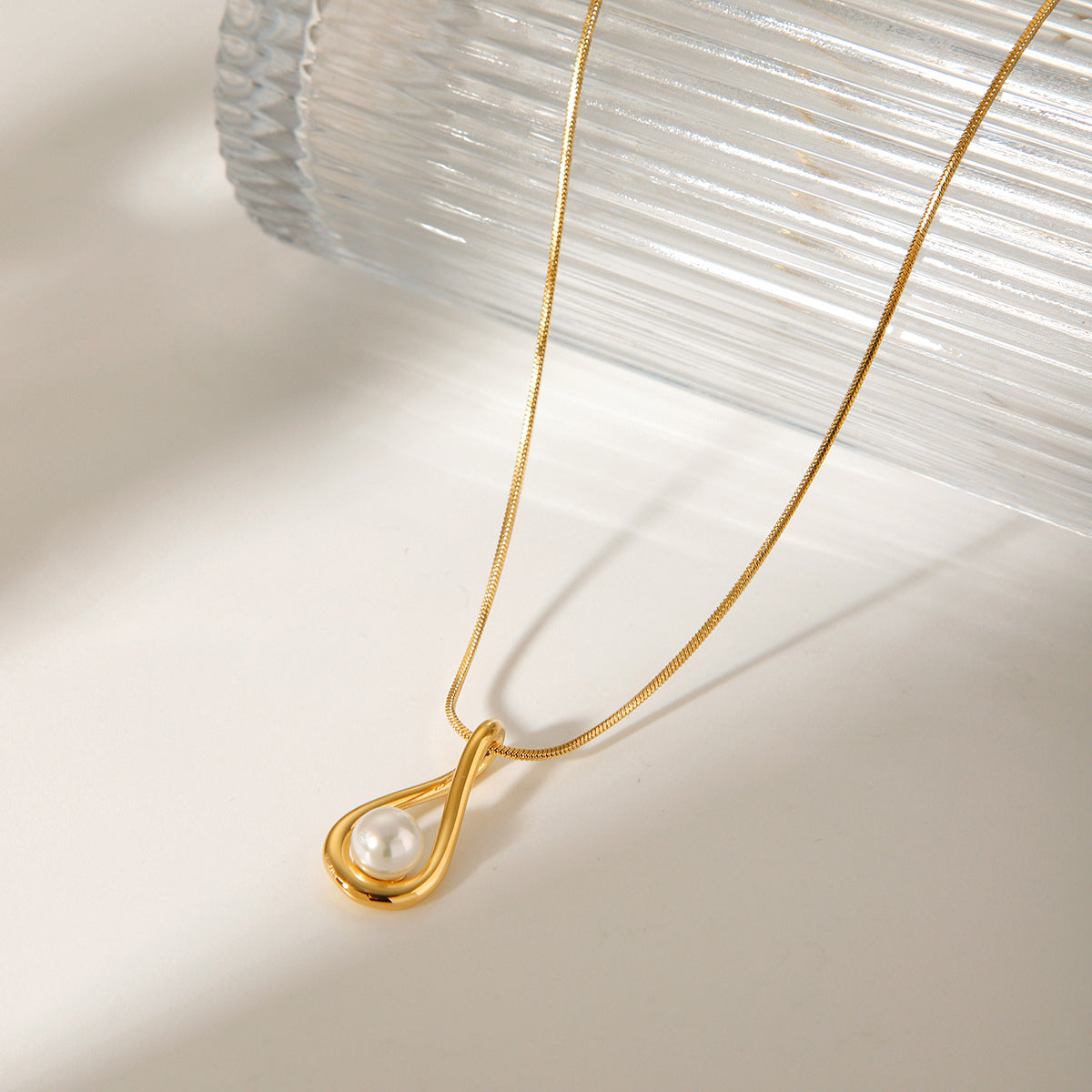 Collana da donna a goccia minimalista in acciaio inossidabile con intarsio di perle, catena a serpente, lussuosa