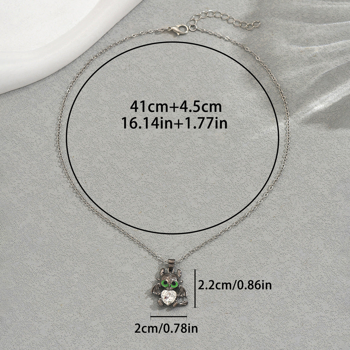 Collana con Ciondolo Bambola Demoniaca in Stile Gotico Scuro con Intarsi in Zircone in Rame, Design Geometrico a Forma di Cuore, Collana Lunga Unisex