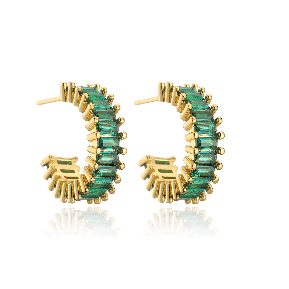 Orecchini a perno da donna minimalisti moderni geometrici a forma di C, con micro-pavé di zirconi AAA, in rame placcato oro 18K
