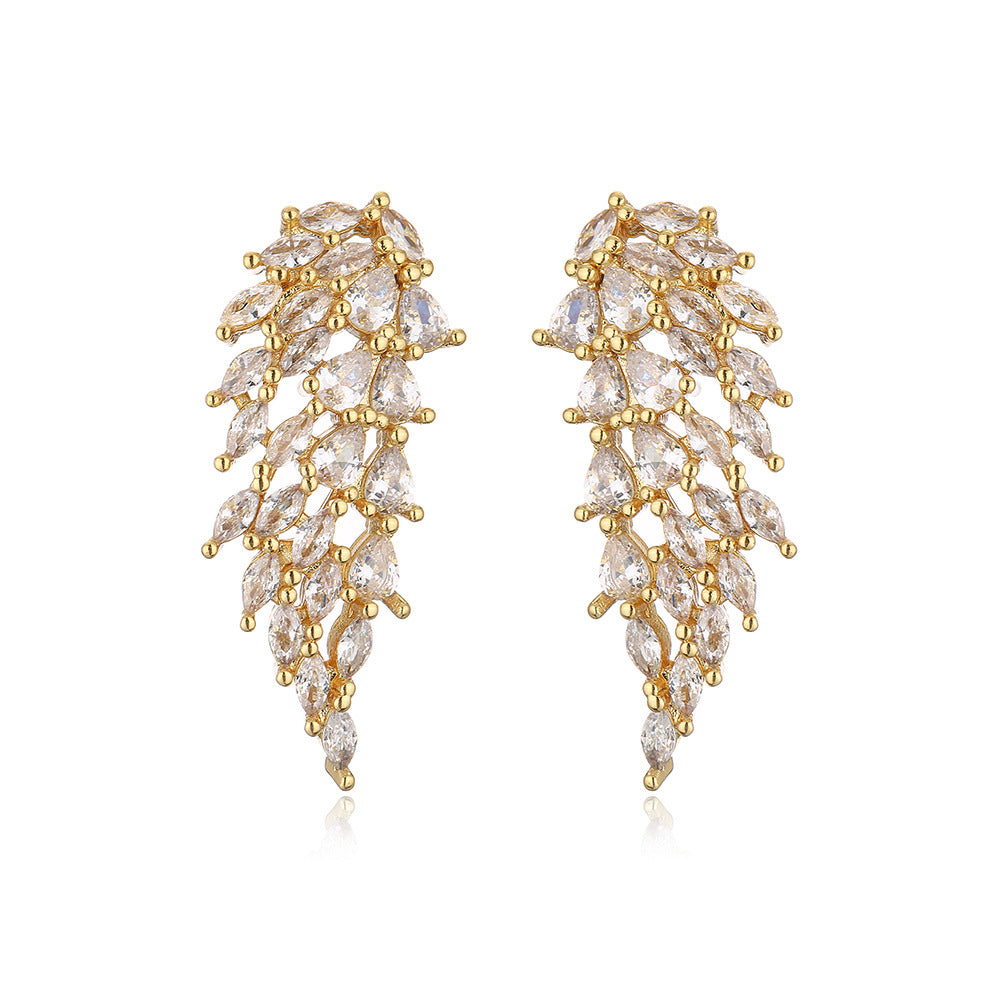 Orecchini a perno geometrici irregolari minimalisti da donna con base in rame placcato oro e zirconia micro-pavé