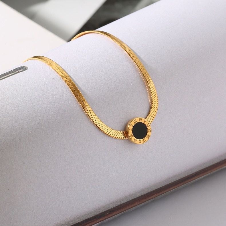Bracciale Minimalista Geometrico Placcato in Acciaio al Titanio per Donna e Uomo con Design Numeri Romani Gioielli Eleganti di Lusso