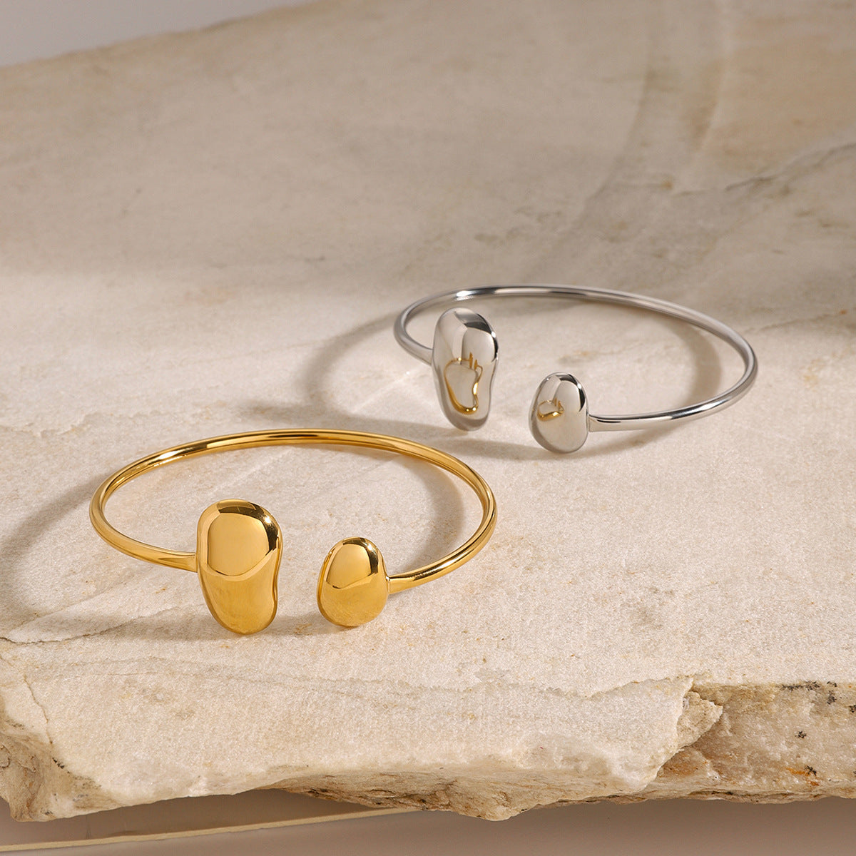 Elegante bracciale da donna in acciaio inossidabile placcato oro 18 carati a forma di goccia