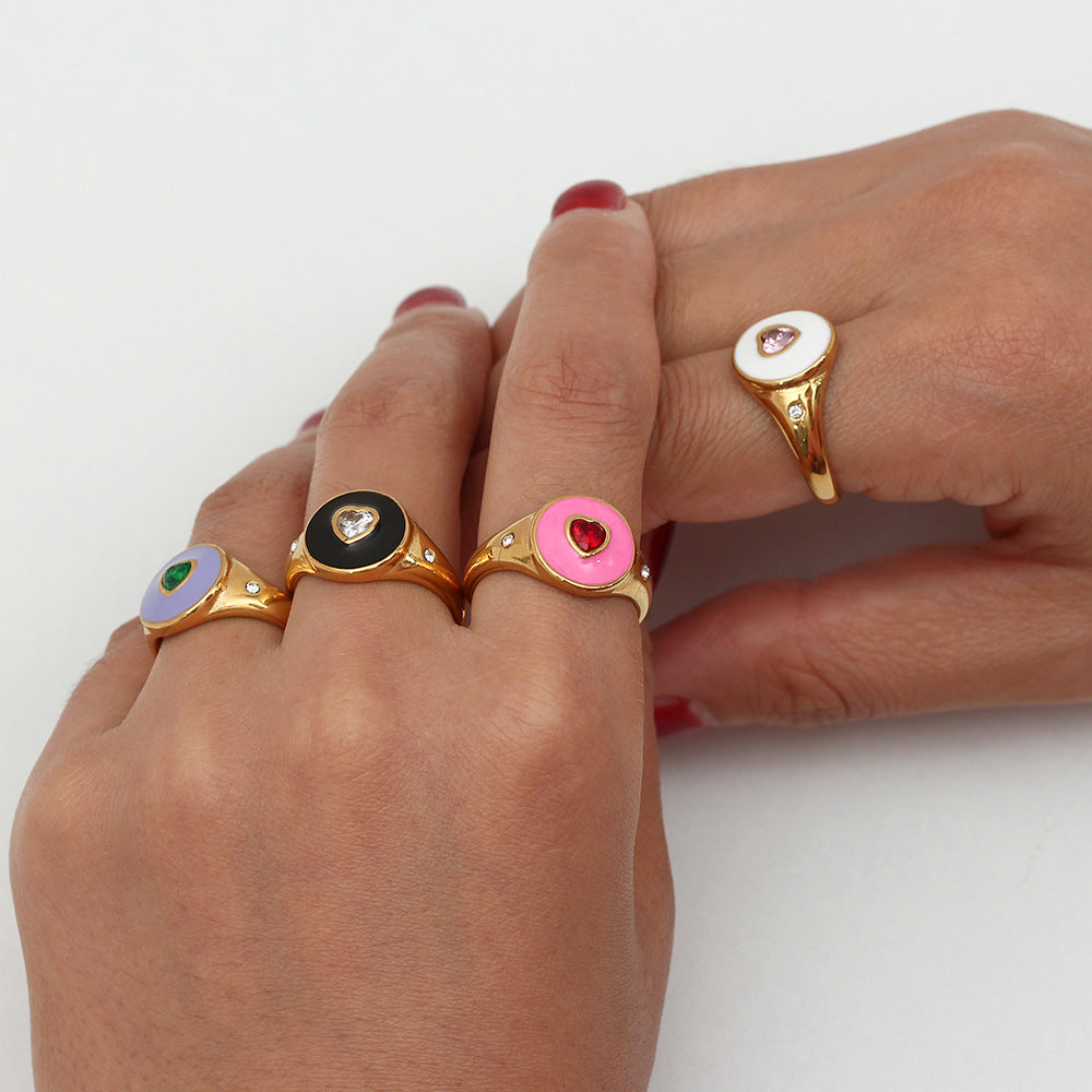Anello da donna a forma di cuore con strass bianchi, in acciaio inossidabile placcato oro 18K con smalto nero, dal design geometrico retrò chic